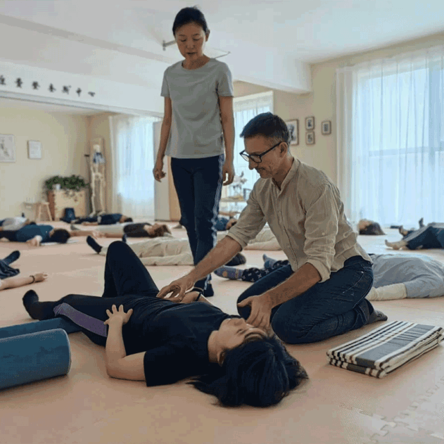 Carlomauro Maggiore conduce il workshop Feldenkrais in Cina